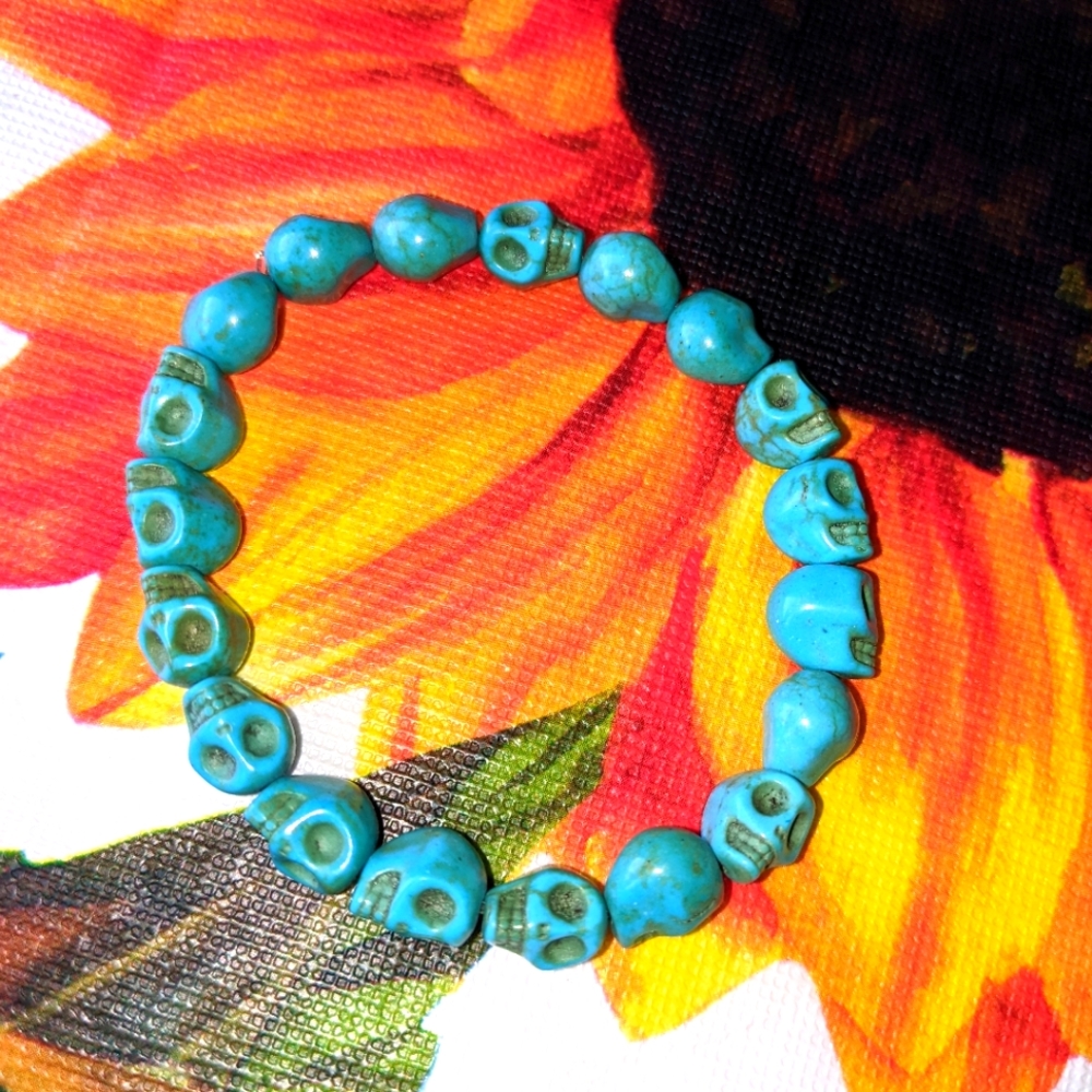 Howlite Blue Skull bracelet